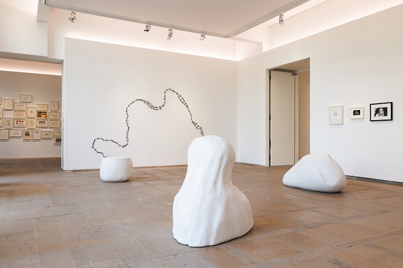 Hilomorfos plaster sculpture, view A.